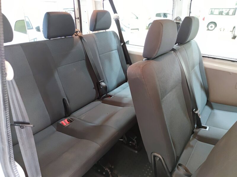 VOLKSWAGEN TRANSPORTER KOMBI