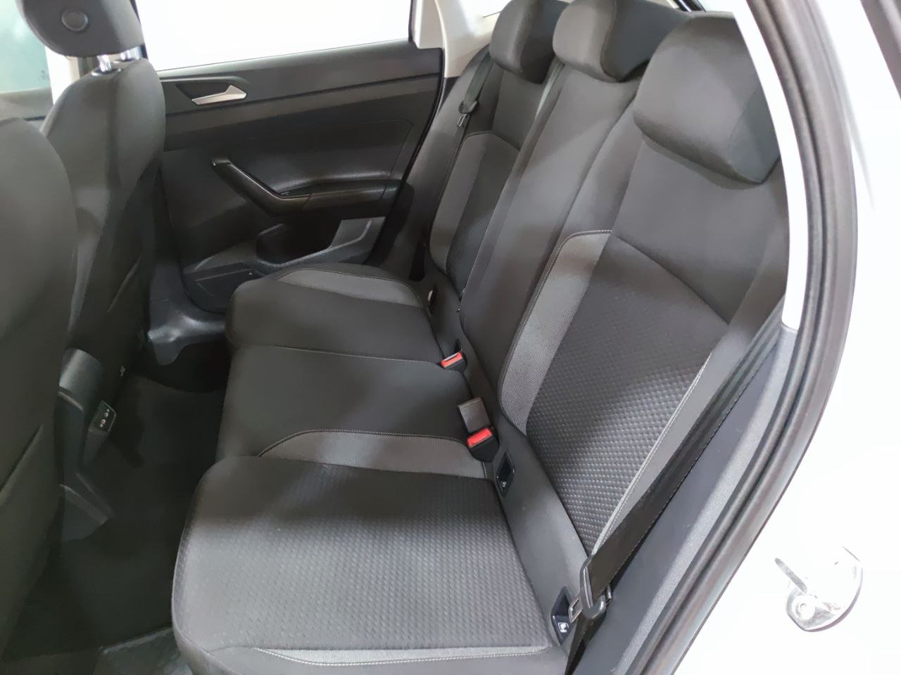 VOLKSWAGEN POLO ADVANCE