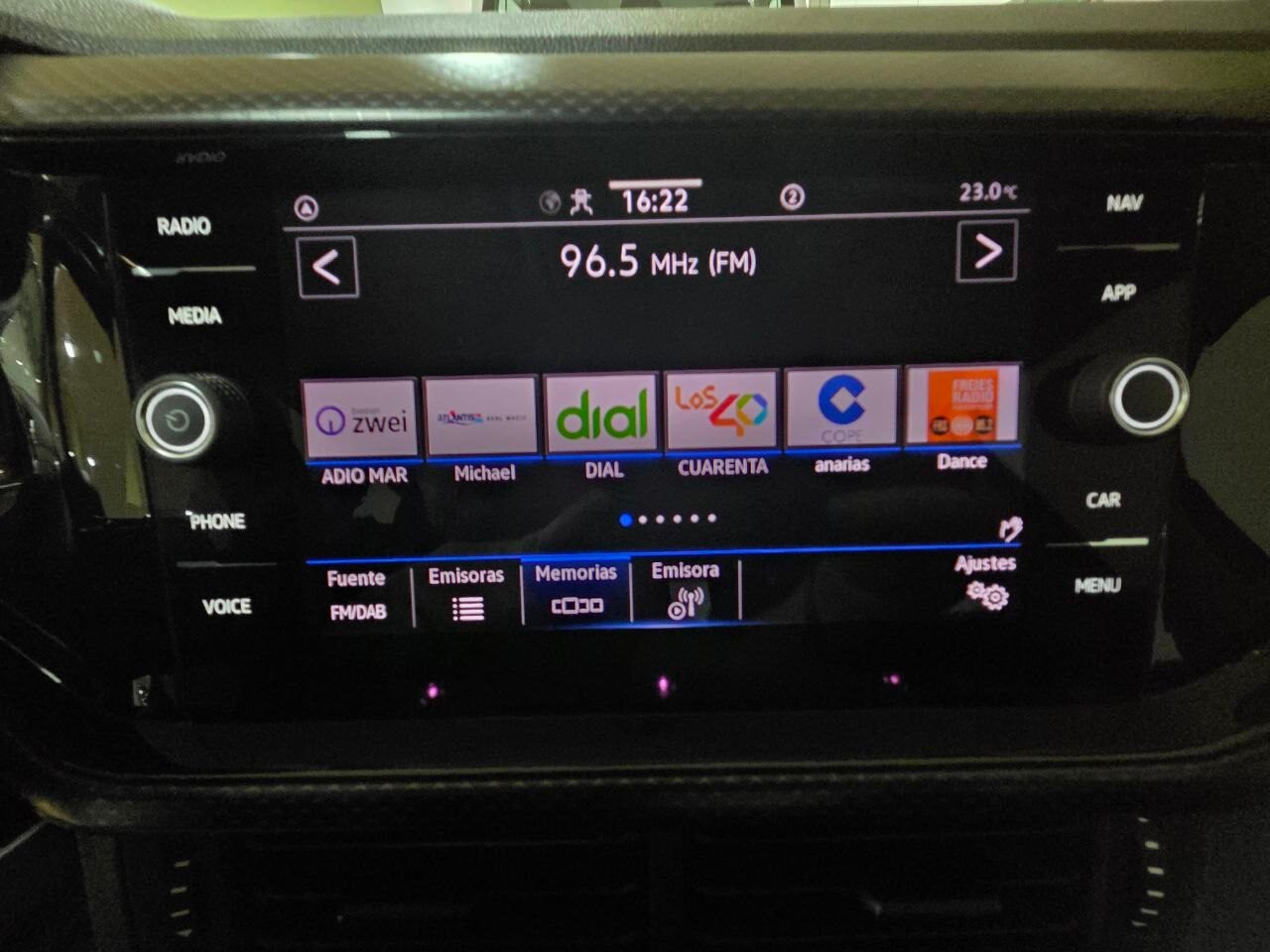 VOLKSWAGEN T-CROS ADVANCE