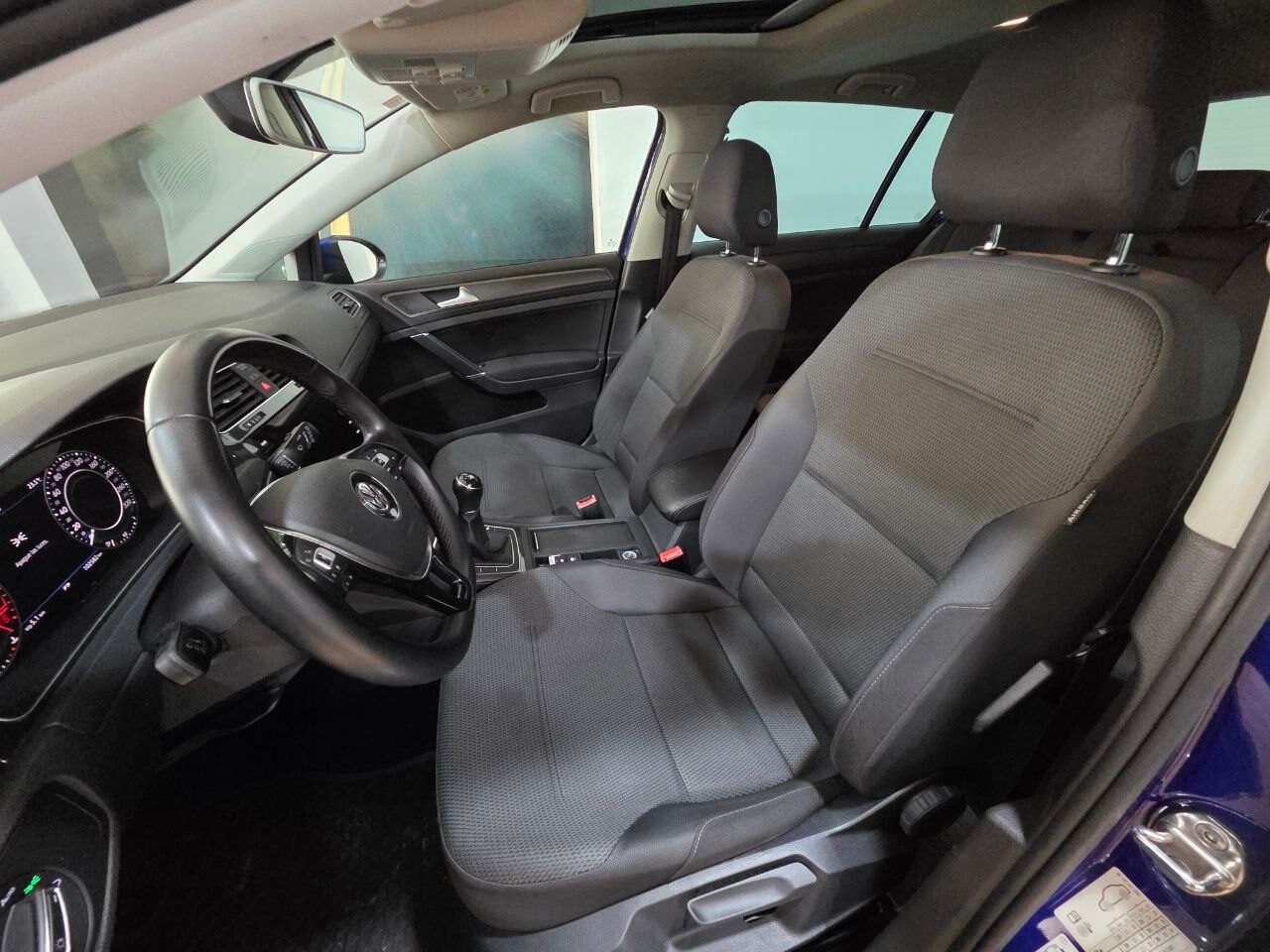 VOLKSWAGEN GOLF RLine