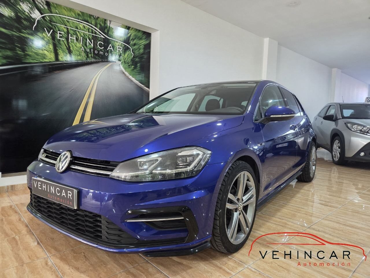 VOLKSWAGEN GOLF RLine