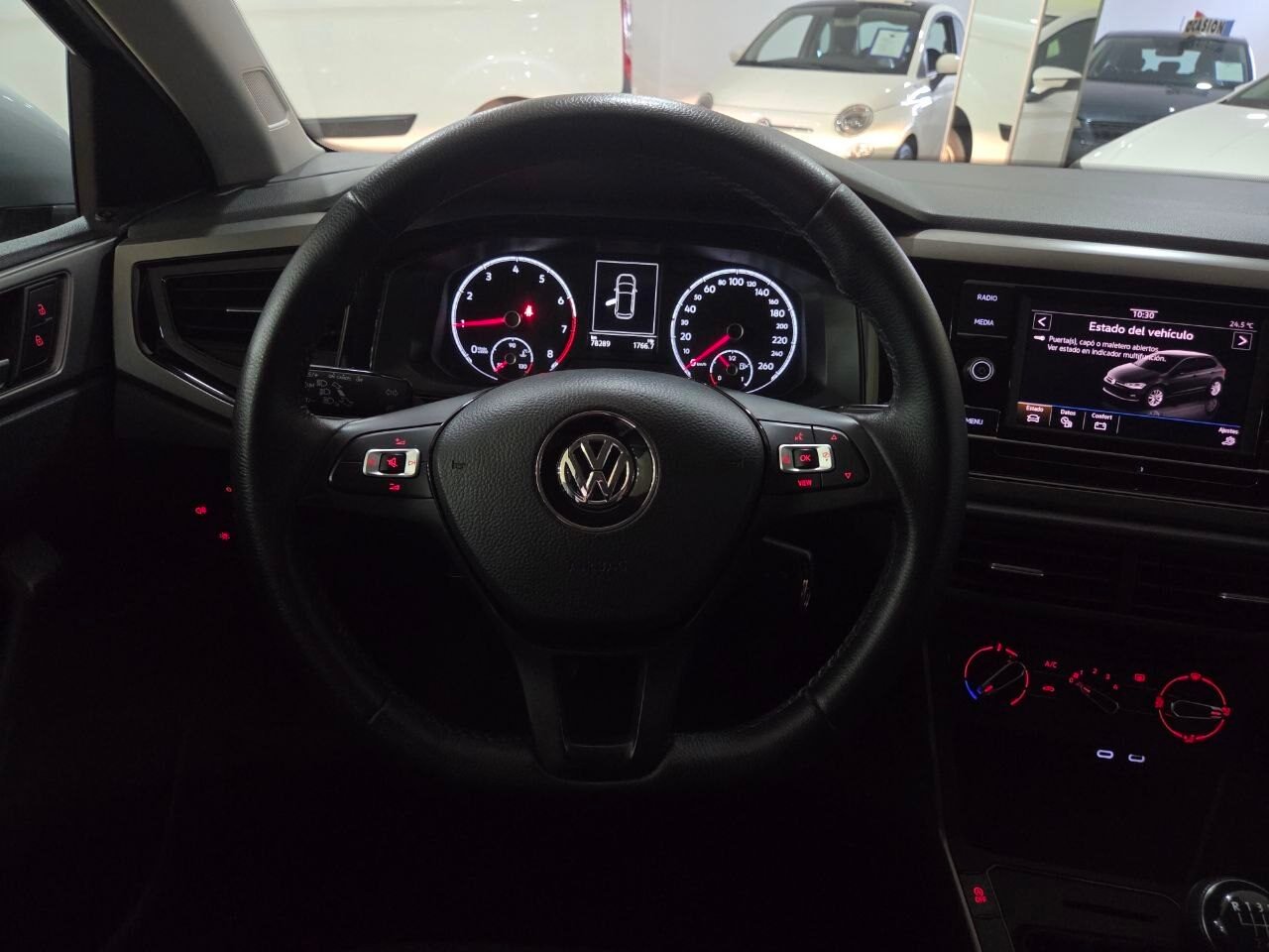 VOLKSWAGEN POLO